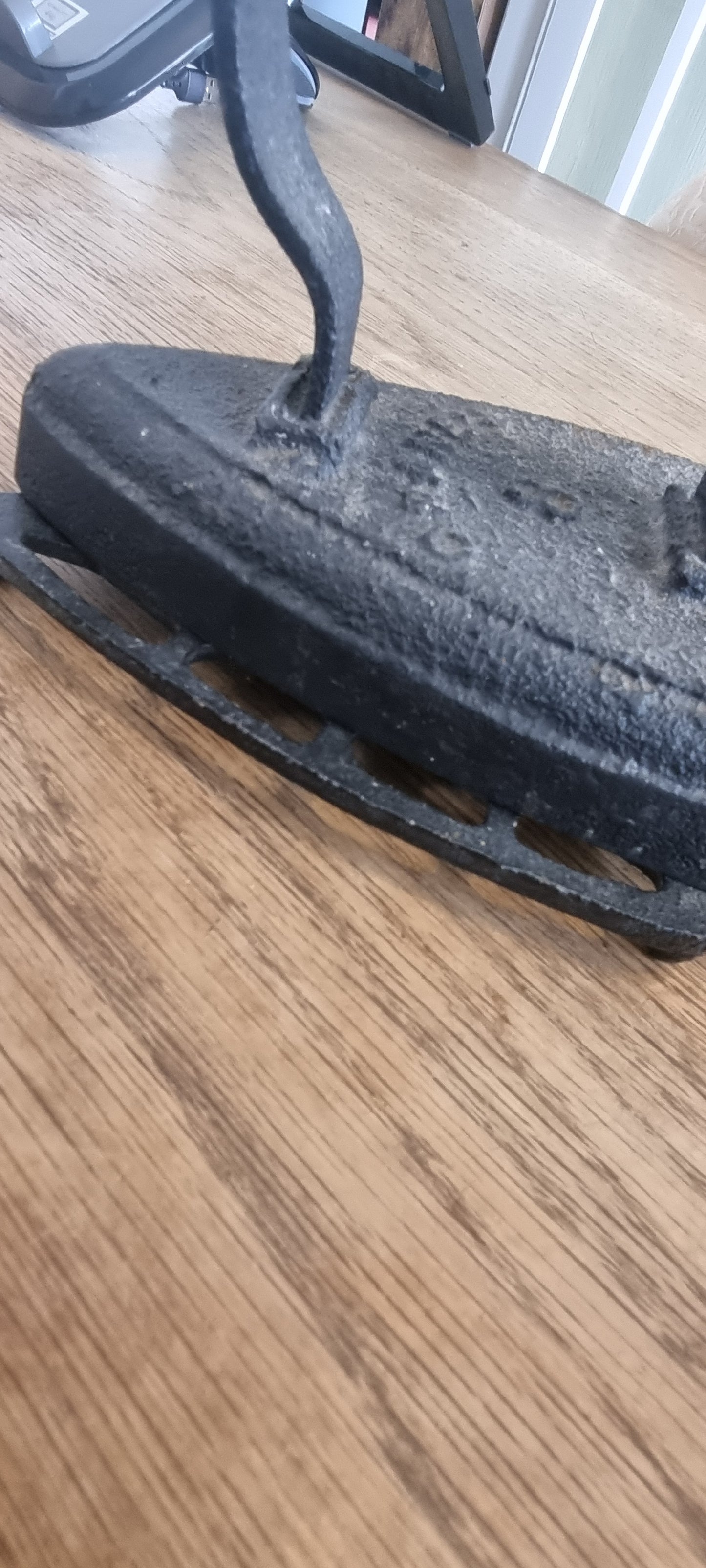 Vintage Cast Iron - Iron Press & Stand