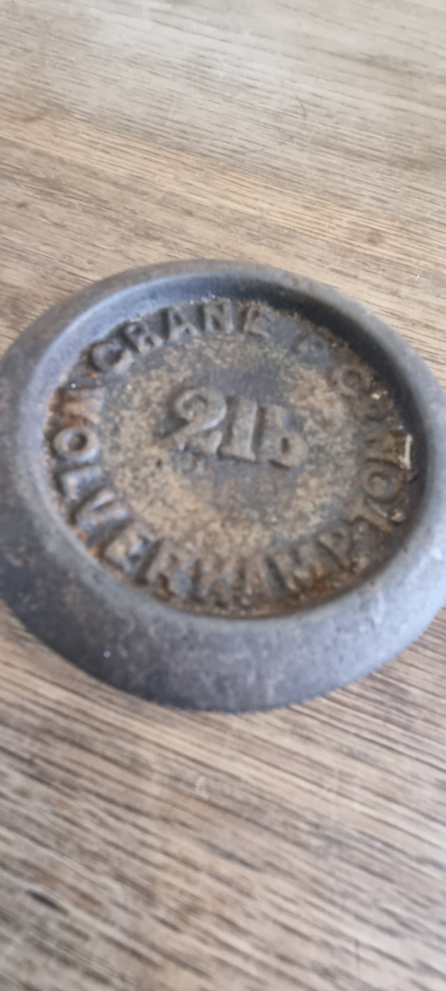 Metal Vintage Scale Weights